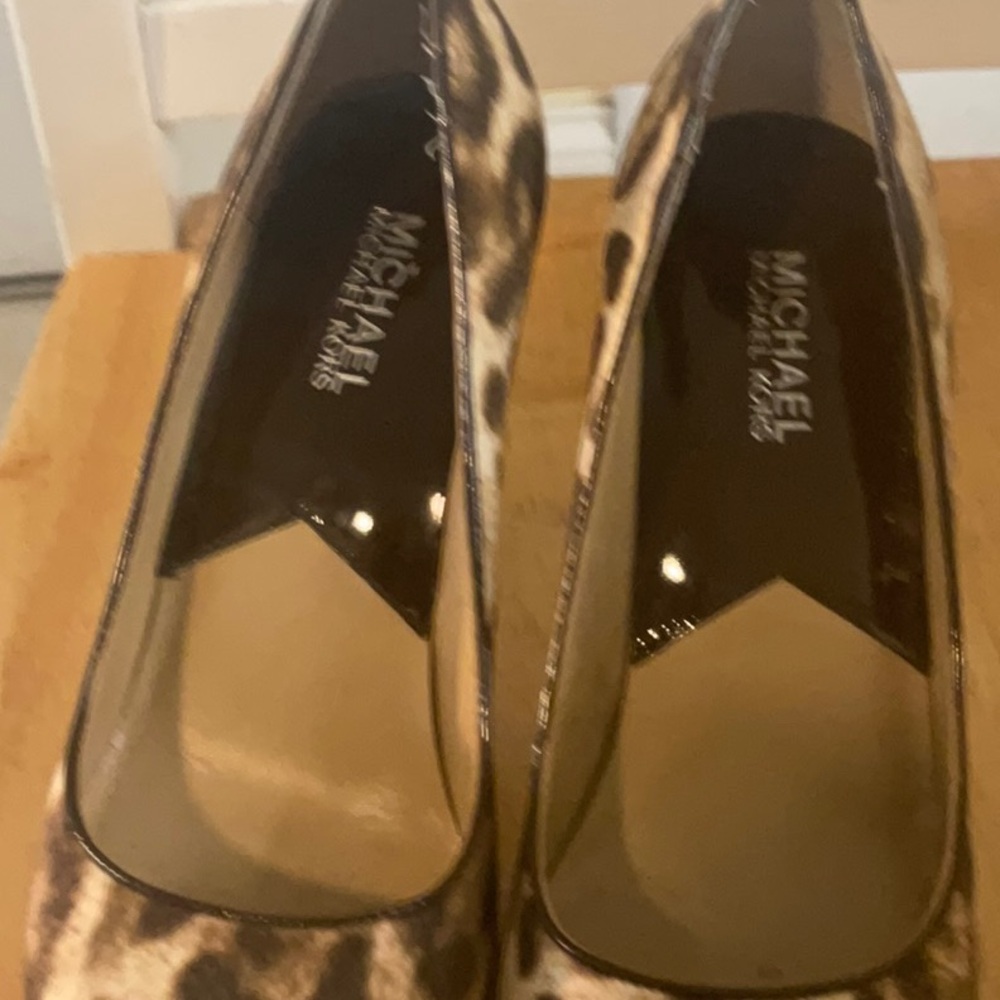 Michael Kors Brown Heels Elegant Design - Picture 3 of 7